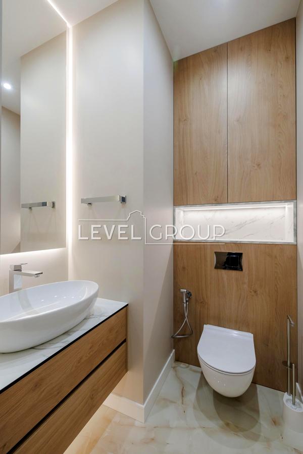 Spacious 1-Bedroom Apartment in Kyiv Center, Near Pechersk Metro