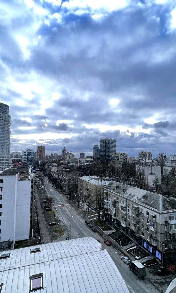 Spacious 4-room apartment in Klovskyi Descent, Pechersk District