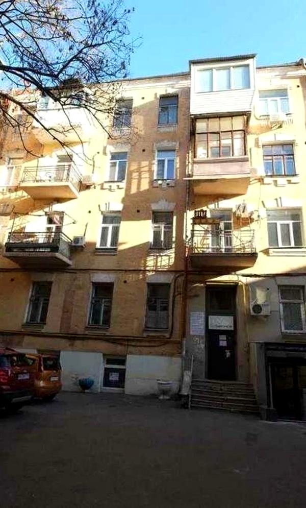 Fully Furnished 1-Room Apartment with Convenient Transport Links