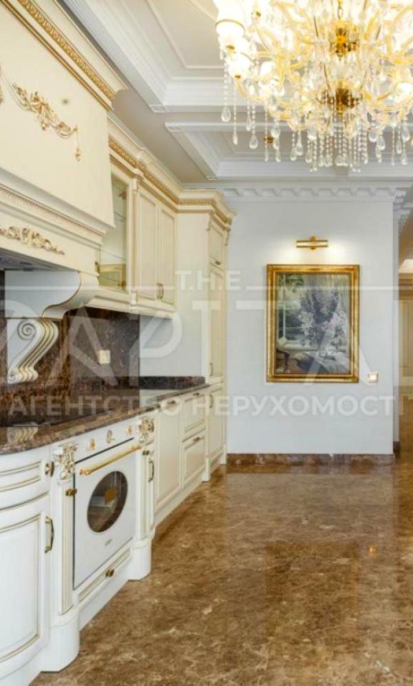 3-Room Apartment in Novopecherski Lipki Complex