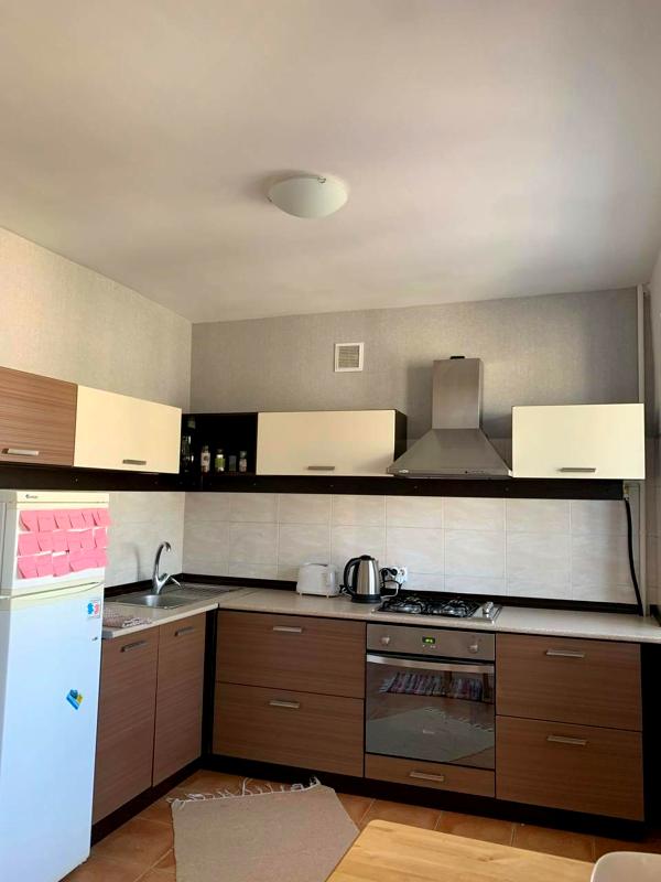 Cozy 1-bedroom studio apartment near Kontraktova Square