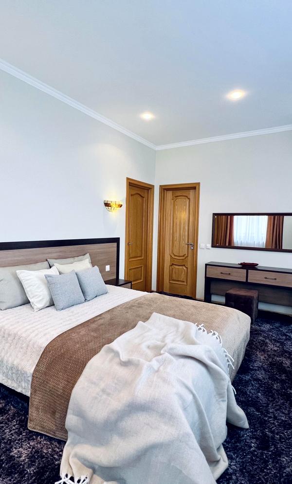 Stylish Spacious 2-Bedroom Apartment in Central Location