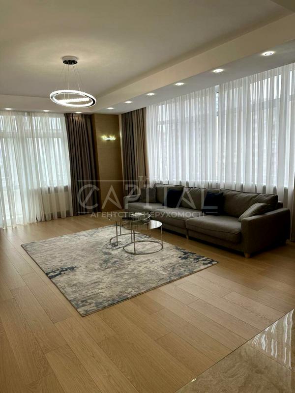 3-Bedroom Apartment in Kyiv City Center near Golden Gate Metro