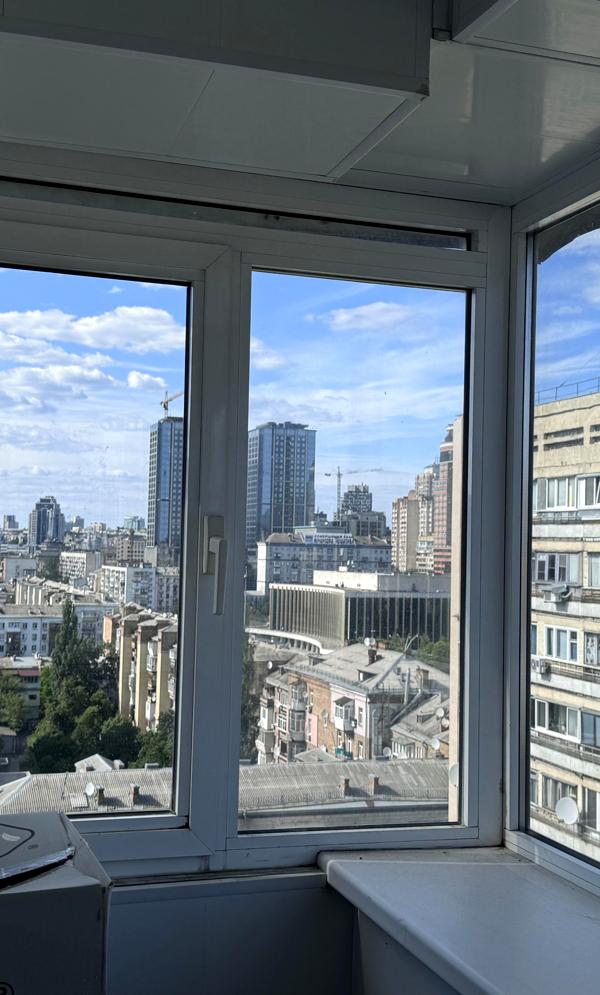 2-Room Apartment in Central Kyiv, Near Palats Ukrainy, with City View