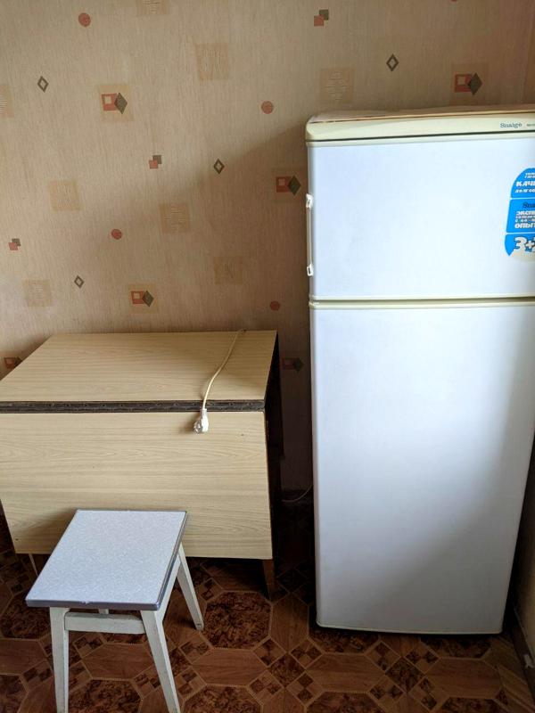 Compact 1-Room Apartment in Dorohozhychi with Basic Amenities