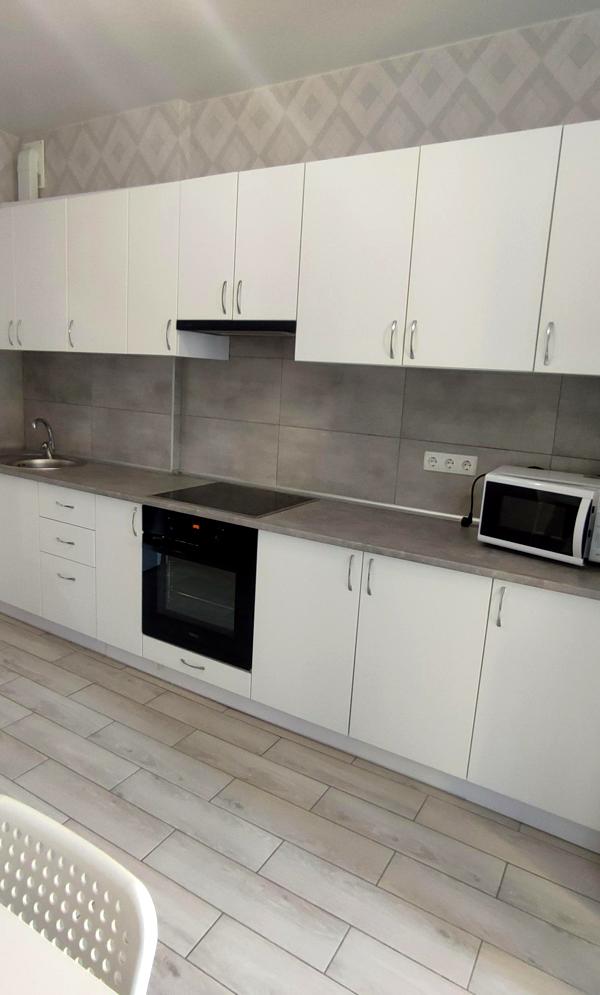 1-bedroom apartment near Livoberezhna metro with modern renovation