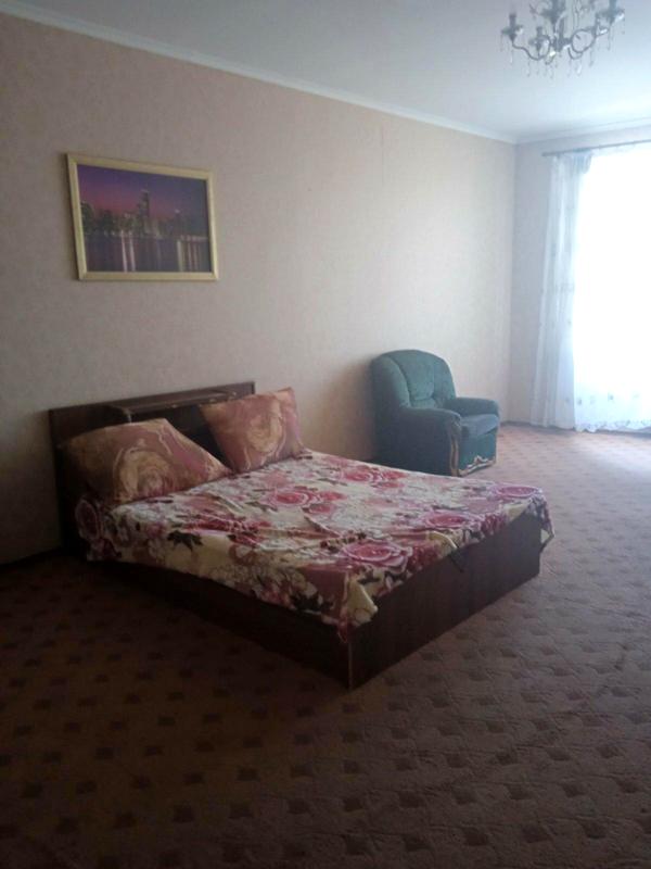 Spacious Apartment on M. Arnautskaya Street with Parking and Modern Amenities