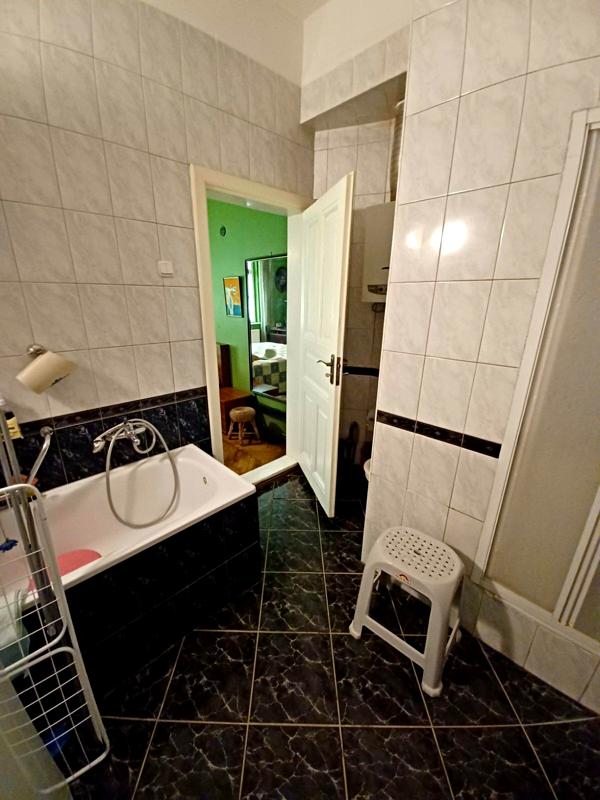3-Room Apartment on Oleny Pchilky Street with Individual Heating