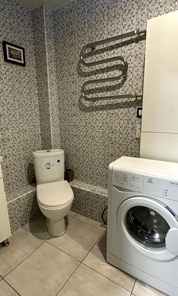 Spacious 1-Bedroom Apartment near Palats Ukrainy Metro