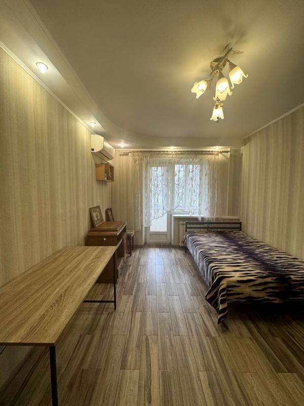 Cozy, Sunny 1-Bedroom Apartment Near Dnipro Embankment