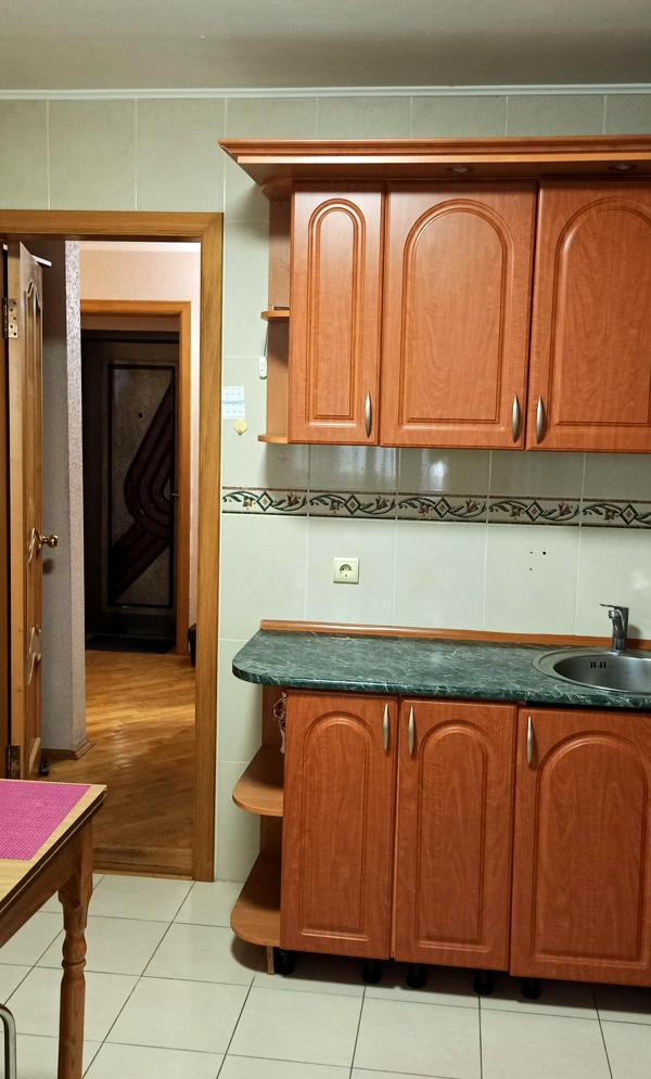 2-Room Apartment near Poznyaki Metro Station, Urlіvska Street