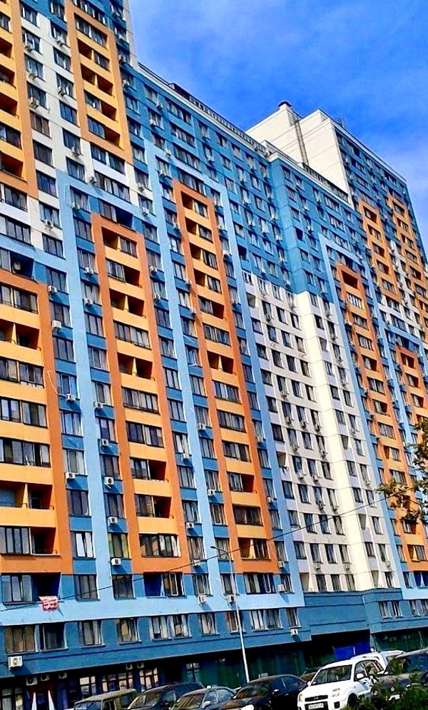 1-bedroom apartment near Mynska metro and Dream Town mall
