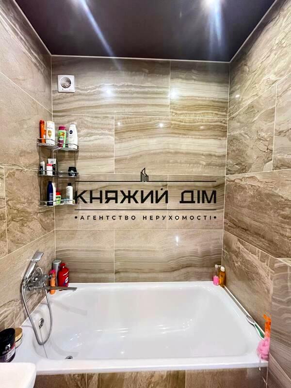 2-Room Apartment on Zarichna Street, 23rd Floor, Near Slavutych Metro