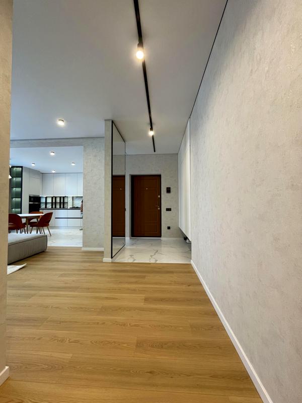 Apartment for Rent in 'Semytsvet' Complex - 85 m² with Designer Renovation
