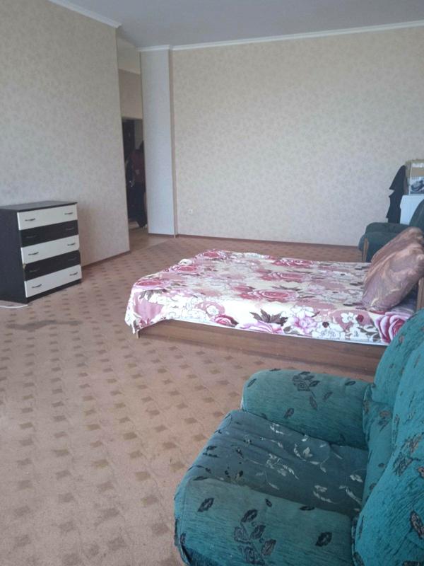 Spacious Apartment on M. Arnautskaya Street with Parking and Modern Amenities
