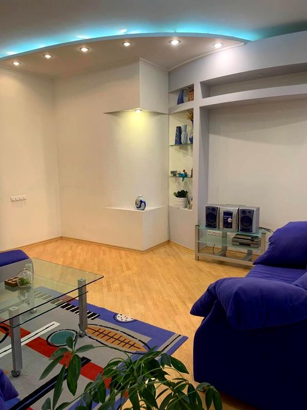 Cozy, Bright, and Spacious City Center Apartment