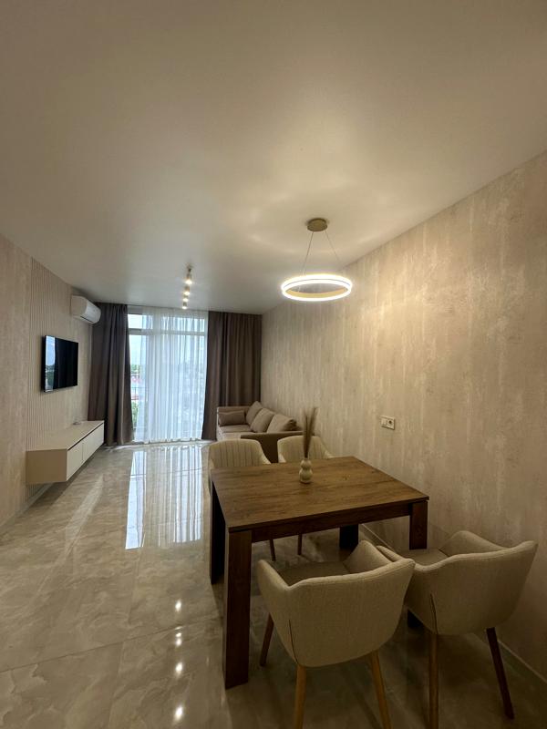 Luxurious 1-Bedroom Apartment in Avalon Yard with Designer Renovation