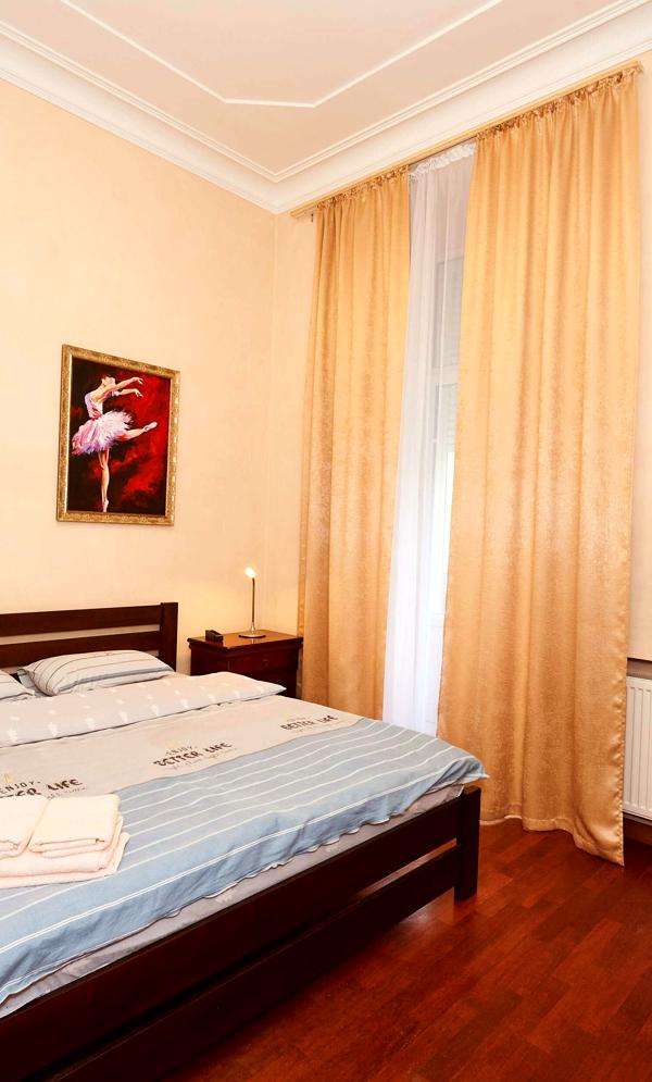 Spacious 4-bedroom apartment in Passage Gallery near Khreshchatyk Metro