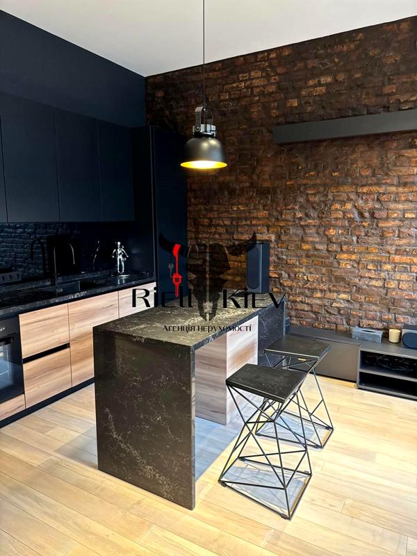 Designer Loft Apartment in City Center near Bessarabsky Market