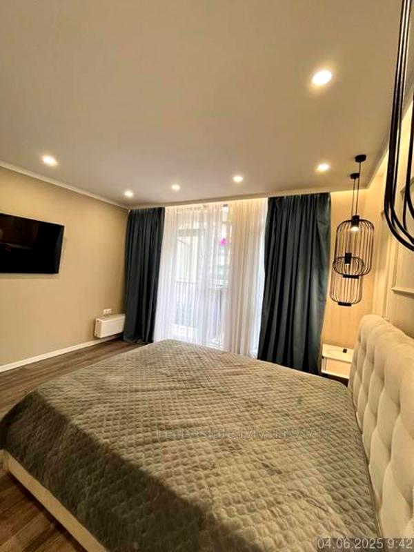 Designer-renovated 2-room apartment with studio kitchen near city center