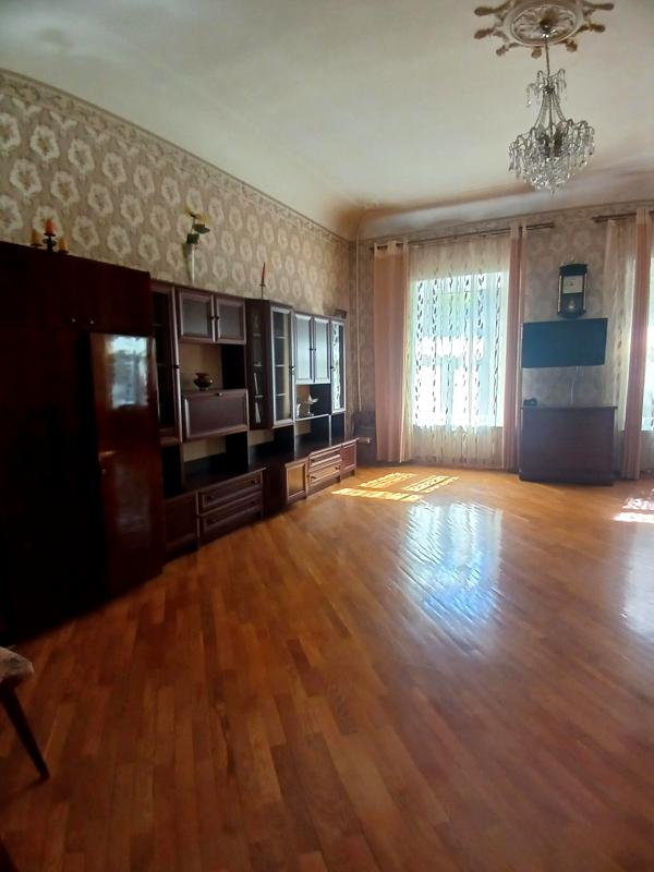 Spacious Central Apartment with Separate Rooms and Fully Equipped Kitchen