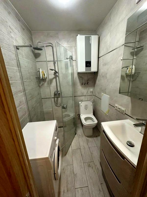 1-bedroom apartment near Kontraktova Square metro, fully furnished
