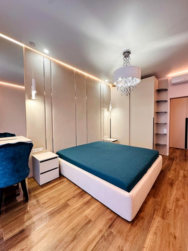 Panoramic 2-Room Apartment in Kakhovska Complex, Dniprovskyi District