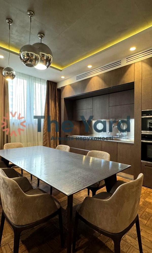 Stylish Apartment in Novopechersk Lipki Complex with Designer Interior