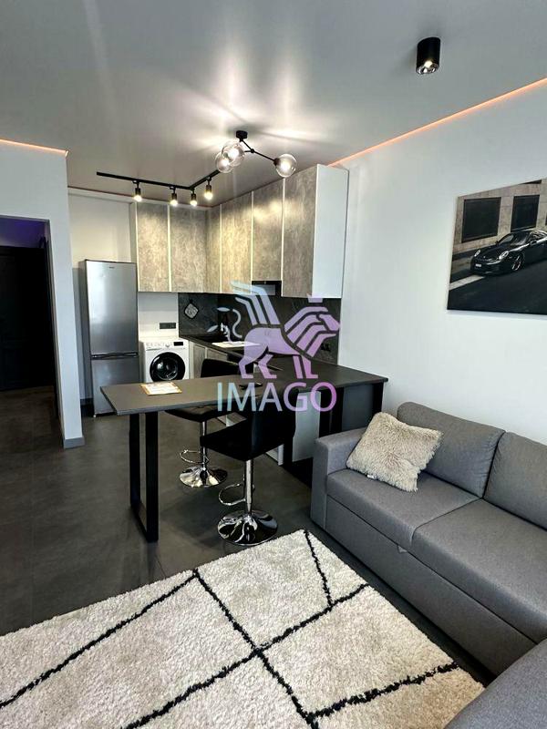 Euro-style One-Bedroom Apartment in Varshavsky Complex
