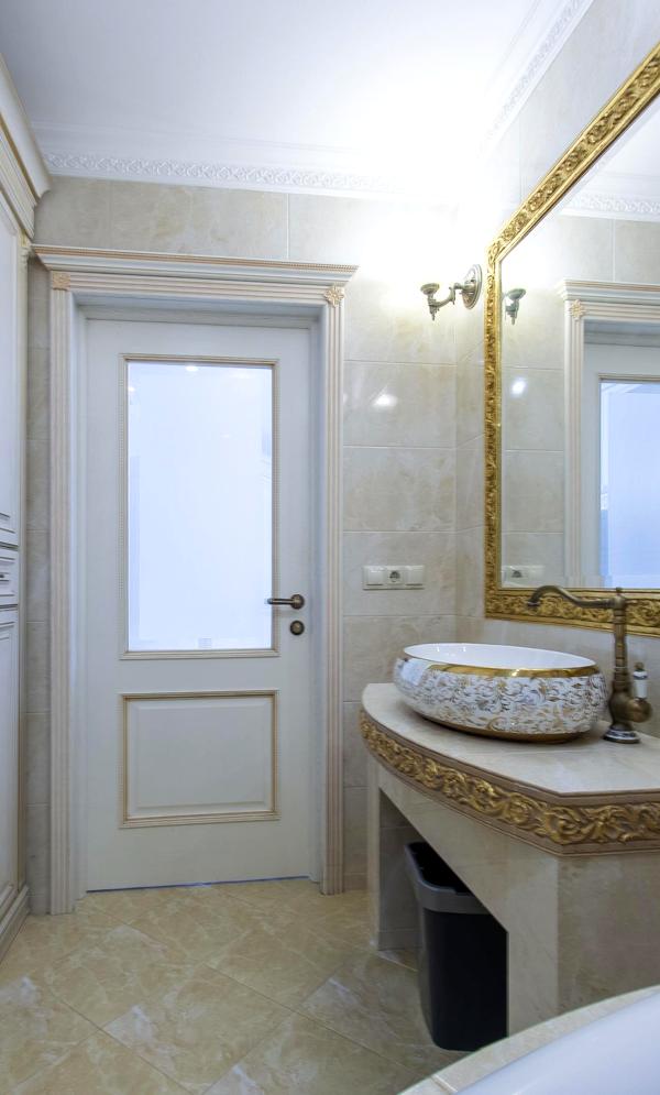 Classic Apartment with Dnieper River View