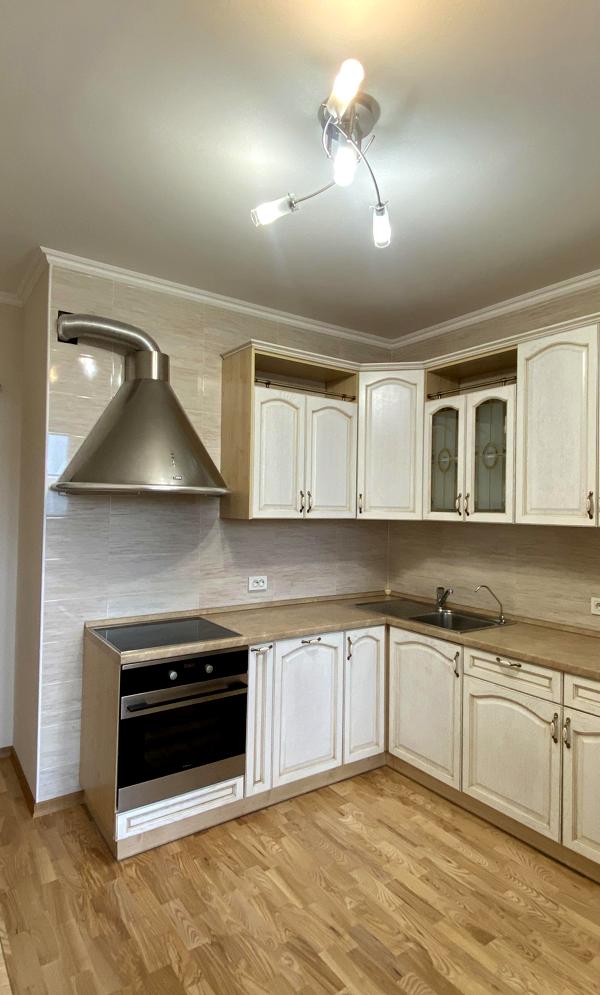 1-Bedroom Apartment near Demiivska Metro, Fully Furnished