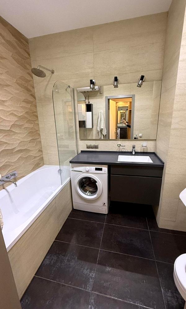 High-tech apartment in PecherSky complex near Druzhby Narodiv metro