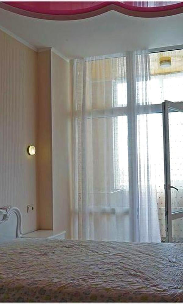 2-Room Apartment near French Boulevard / Dovzhenko, close to Mechnikov Hospital