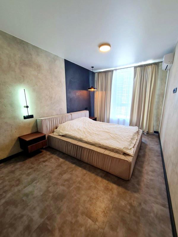 Spacious One-Bedroom Apartment with Modern Design in Warsaw Complex