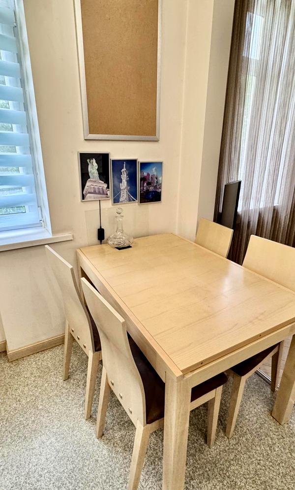 Spacious 4-Room Apartment near Botanical Garden with Jacuzzi