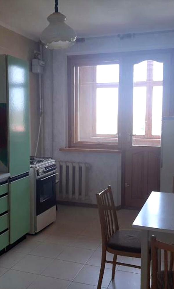 2-Room Apartment near Nevskogo/Vuzovsky, Gas Stove, Good Condition