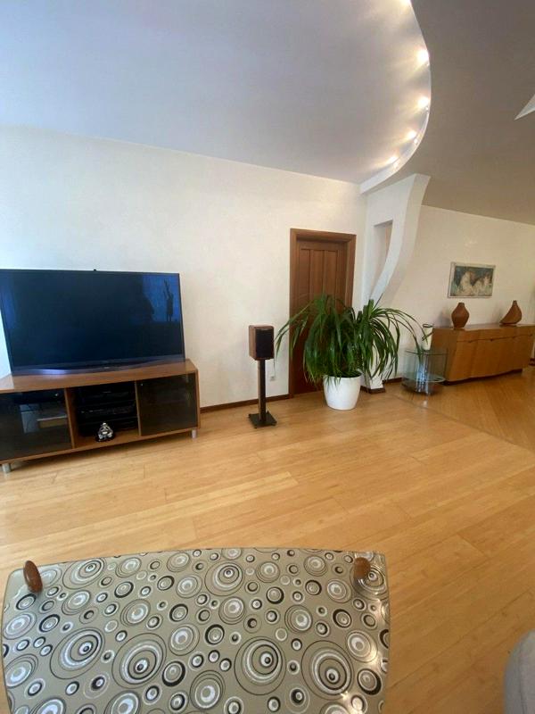 Elegant 3-Bedroom Apartment in Pechersk, Kyiv