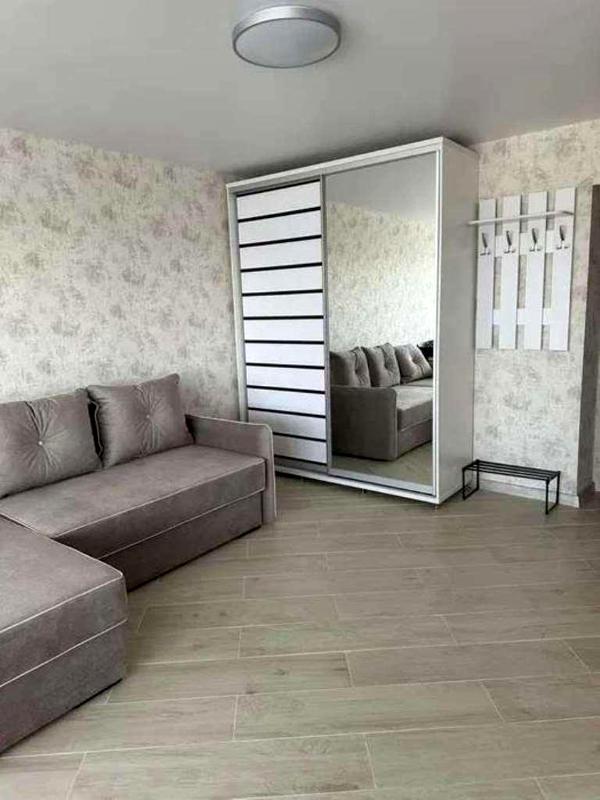 1-Room Studio Apartment near Dorohozychi and Syrets Metro