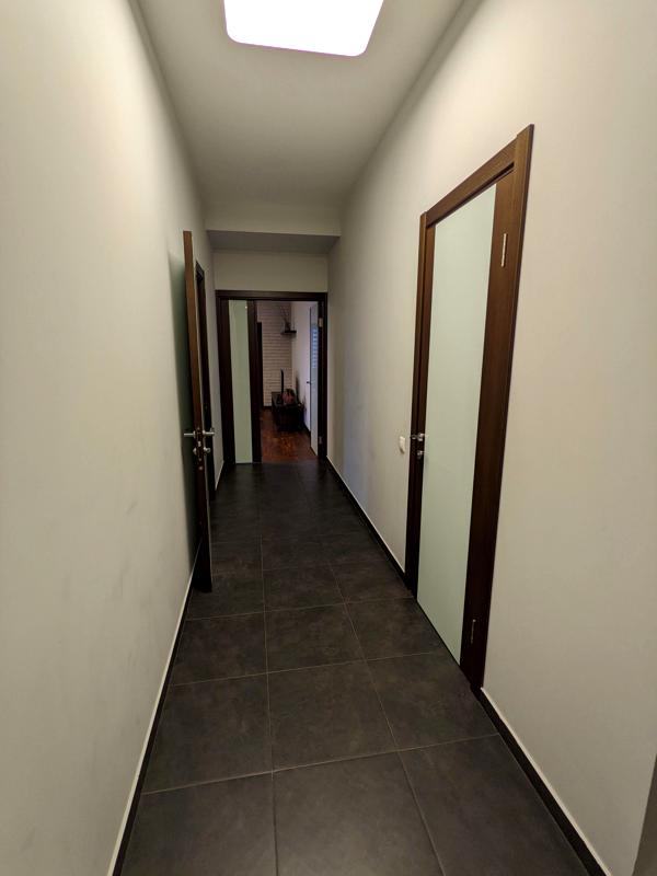 1-Bedroom Apartment with Modern Amenities at Lesi Ukrainky 7a