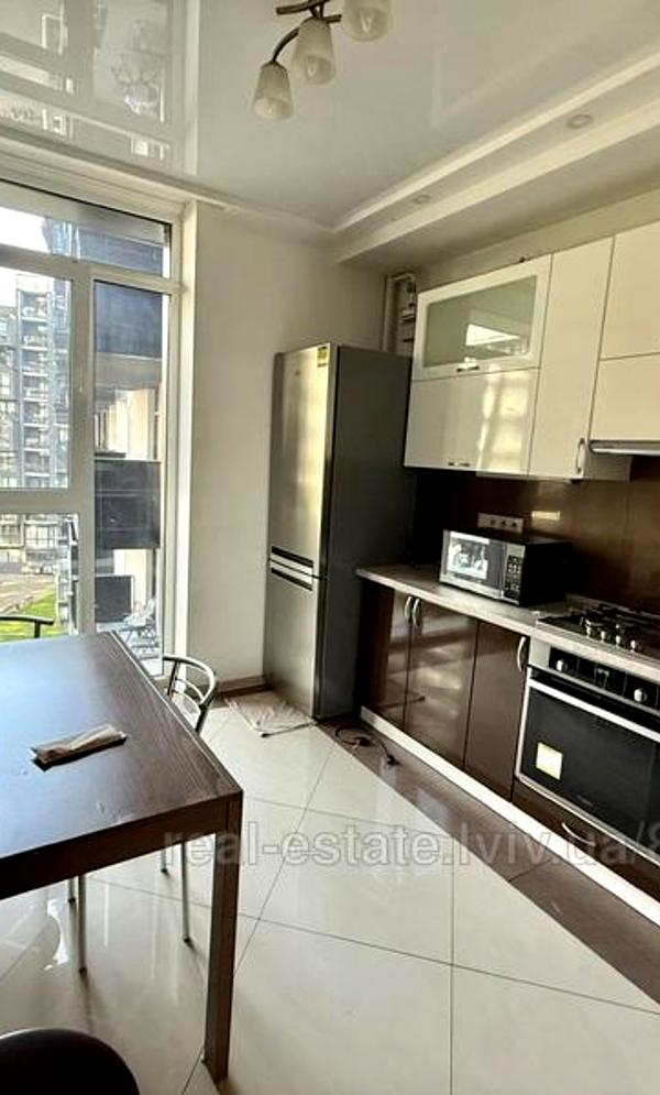3-Room Apartment in Avalon Complex on Chornovola Street with Eurorepair