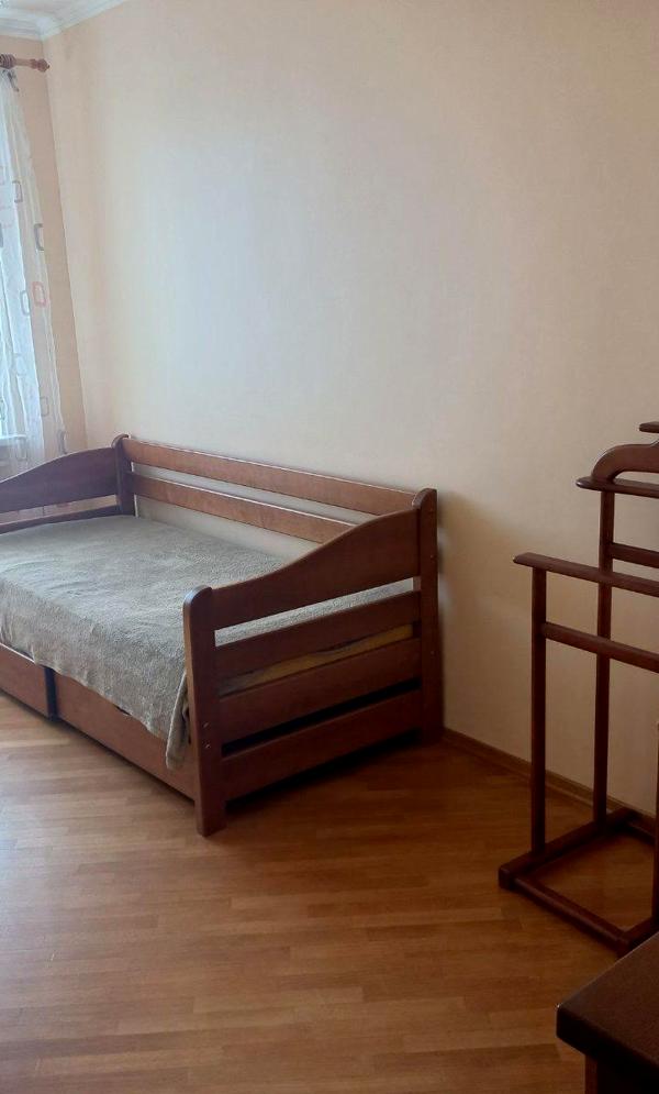 Spacious 3-bedroom apartment near Lukyanivska metro