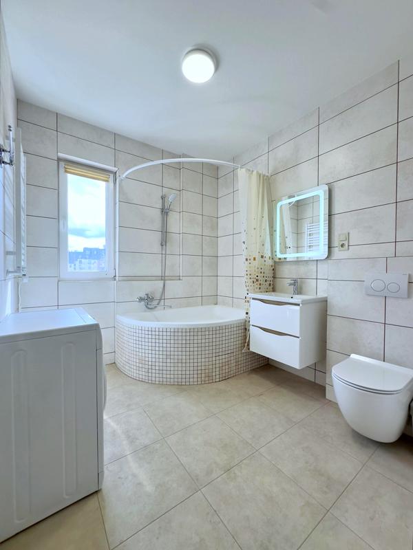 Spacious 1-bedroom apartment in Shevchenko Street, near city center