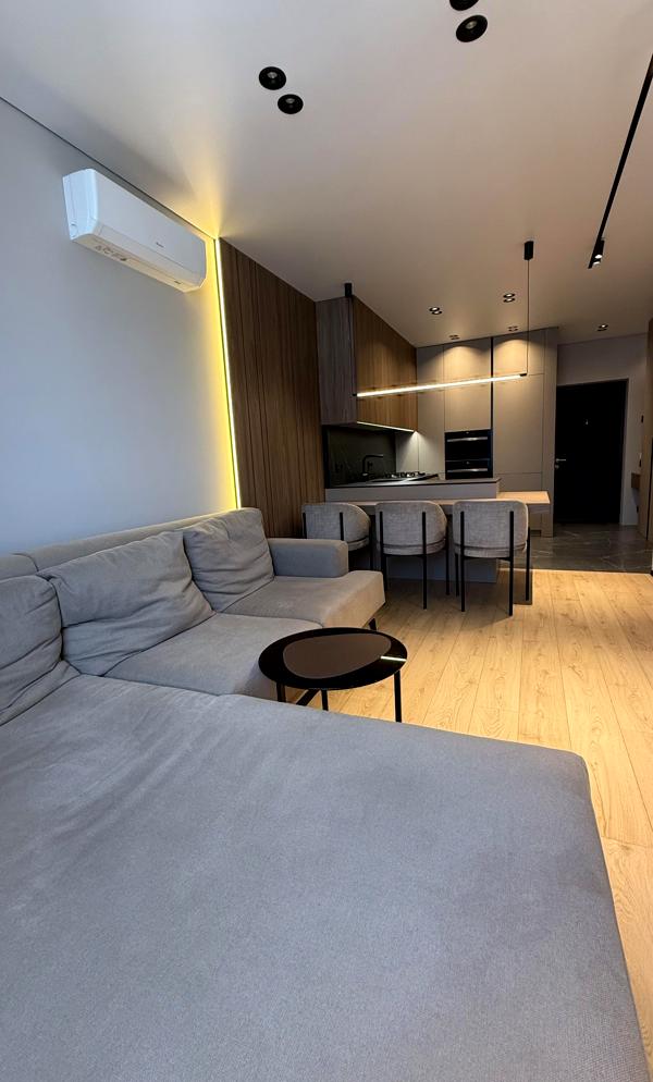 Spacious 2-room apartment with studio kitchen and Bosch appliances