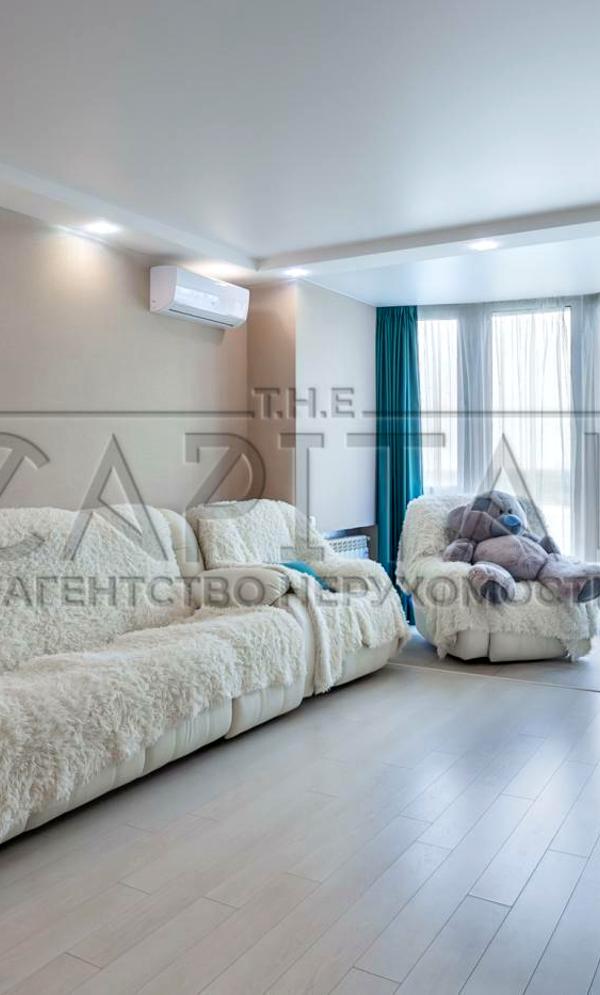 Spacious Park Stone Apartment with Panoramic Dnipro River Views