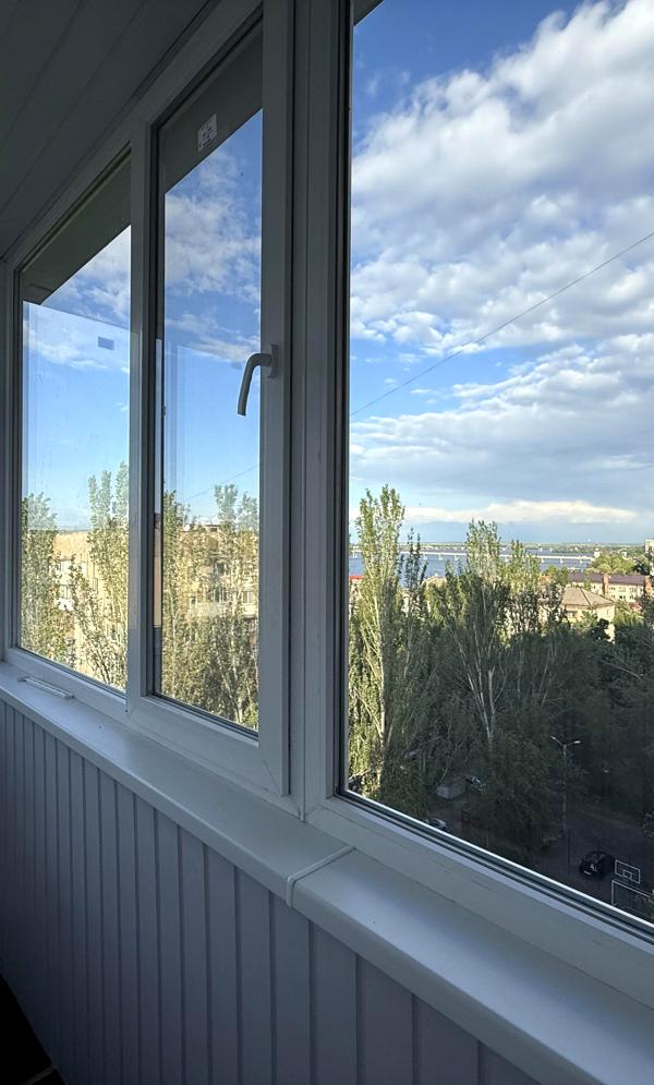 2-бөлмелі пәтер жеке бөлмелерімен және балконымен