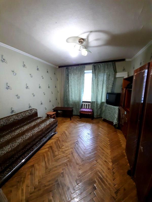 1-Room Apartment in Obolonsky District, Close to Metro
