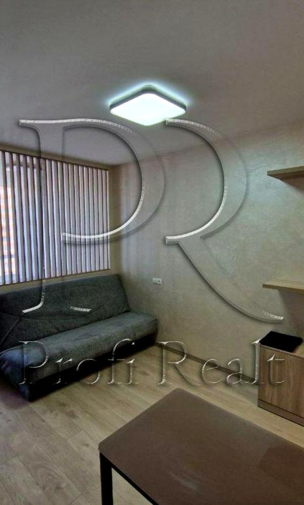 1-Bedroom Studio Apartment in Kakhovska Complex with Modern Design