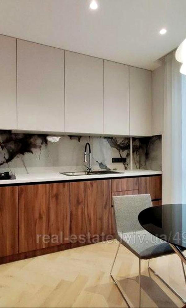 Ergonomic Apartment with Designer Renovation and Full Amenities