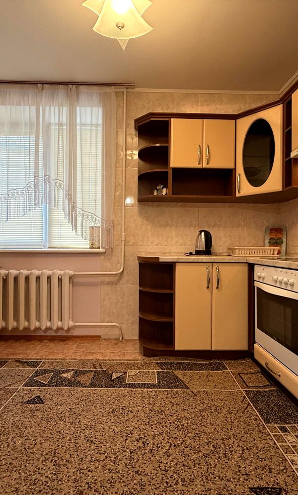 2-бөлмелі пәтер жеке бөлмелерімен және балконымен