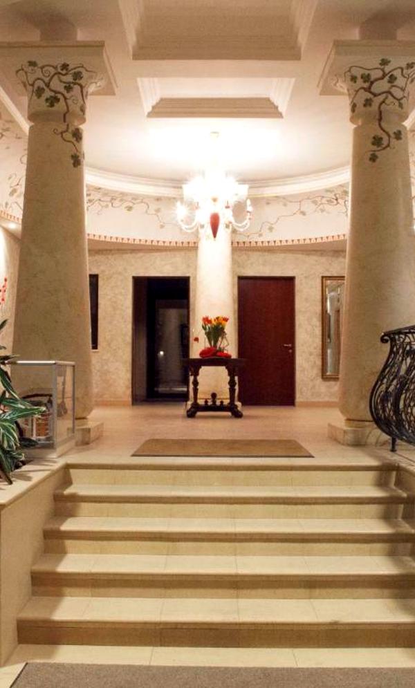 VIP 2-Room Apartment in Arcadia Complex with Pool and Elevator